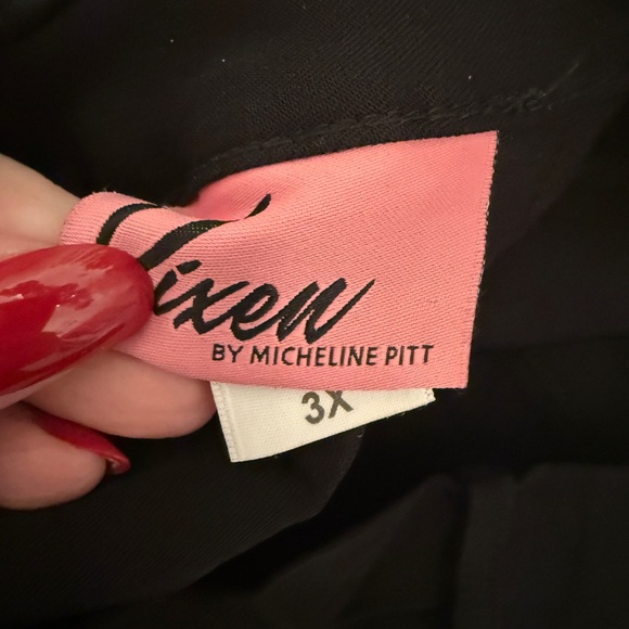 Vixen by Micheline Pitt Black Capris - Picture 4 of 5